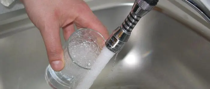Gemeinden warnen die Bürger, dass ohne Sparmaßnahmen weniger oder kein Wasser mehr aus der Leitung kommen könnte