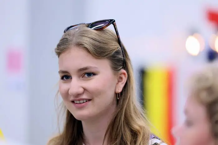 Wer nach einer unverheirateten Prinzessin sucht, der kann auch nach Belgien schauen: Elisabeth (*2001) ist Thronfolgerin von Belgien. Über diverse Beziehungen wird zwar immer wieder berichtet, offiziell bestätigt oder dementiert wurde das bislang allerdings nicht.