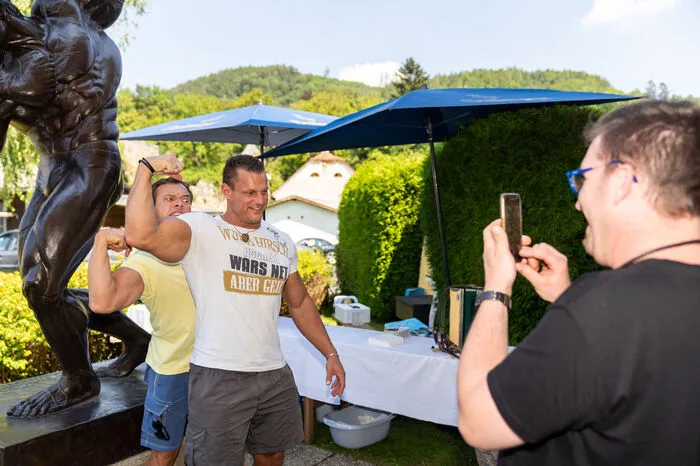 Bei guter Stimmung ließ man den Jubilar, der am 30. Juli seinen 73. Geburtstag feiert, hochleben.