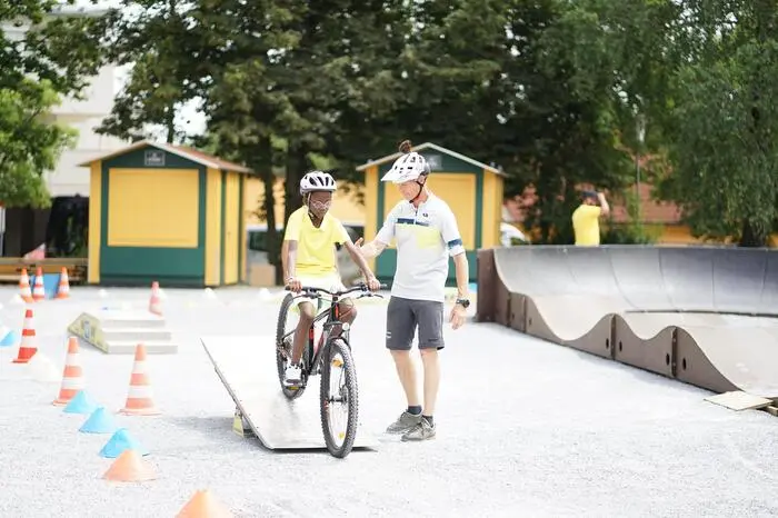 Auch zu erleben gab es einiges: Besucherinnen und Besucher konnten Lastenräder testen, es gab einen Radfahrparcours für Kinder, einen Pumptrack, einen mobilen Rad-Check oder eine Fahrrad-Waschanlage. Diese Stationen wurden vor allem von den jüngeren Besucherinnen und Besuchern genutzt. 