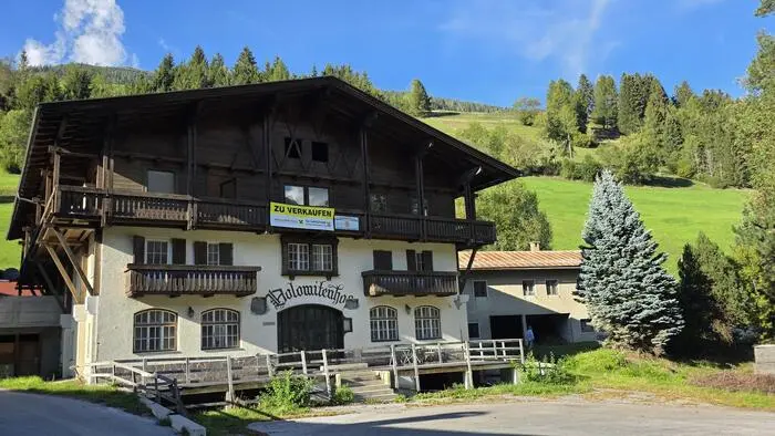 Der Dolomitenhof in Arnbach steht für 1,7 Millionen Euro zum Verkauf