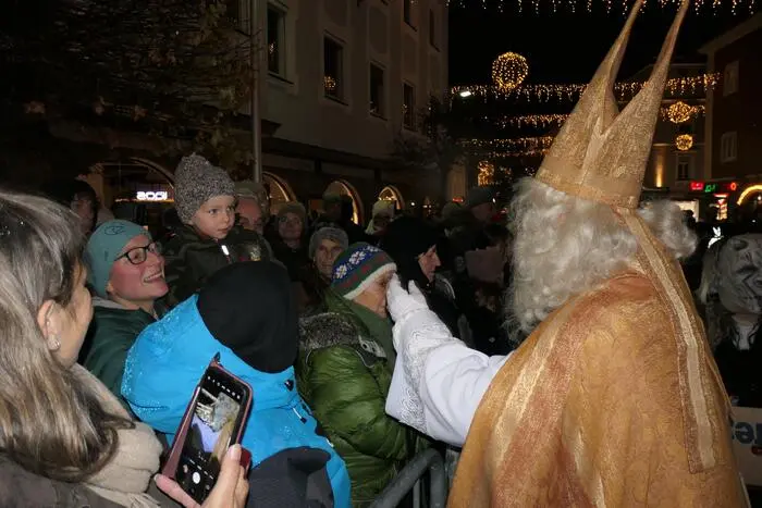 Der Nikolaus verteilte kleine Geschenke