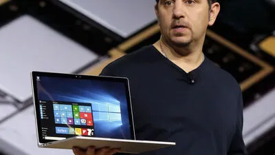 Panos Panay mit dem "Surface Book"