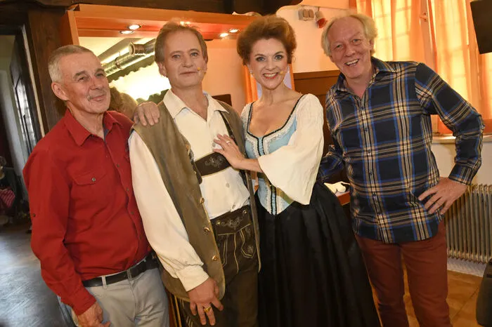 Text-Autor Hans Müller, die Hauptdarsteller Johannes Dietrich-Mucher und Margot Loibnegger und Komponist Georg Stampfer.