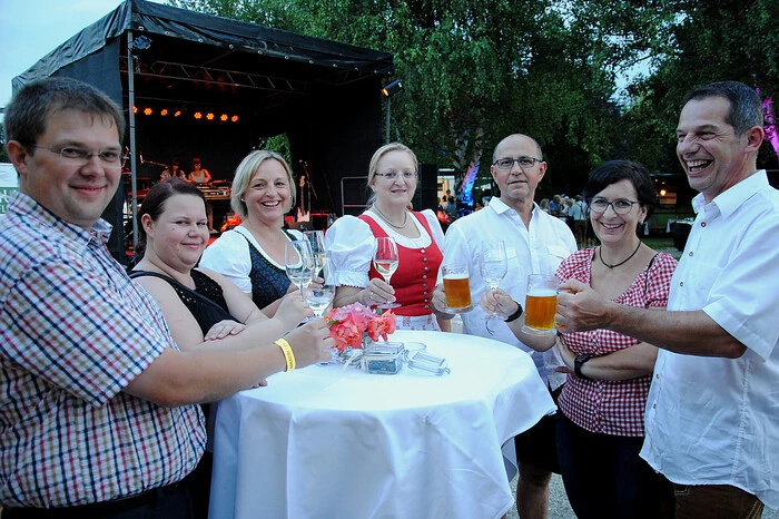 Trotz des Regens am Eröffnungsabend war die Stimmung unter den Gästen gut.