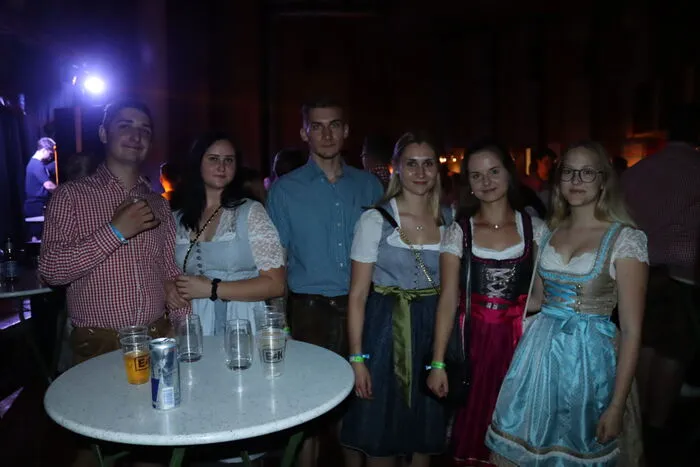 Klicken Sie sich durch die Bilder der zahlreichen Festbesucher!