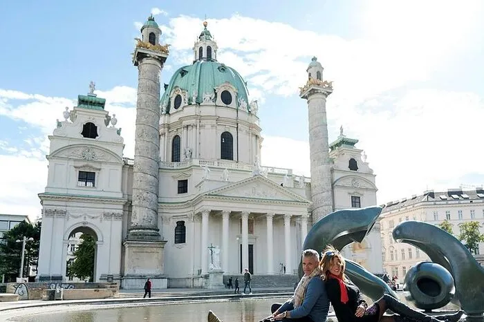 Auch in der Wiener Karlskirche wird beispielsweise ein Eintritt von acht Euro verlangt.
