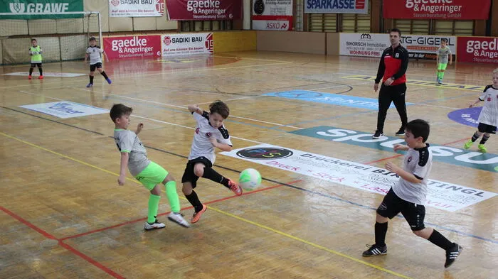 Mehr als 500 Kinder und Jugendliche nehmen am Jugendhallenturnier des ASK Köflach in der Sporthalle Köflach teil.