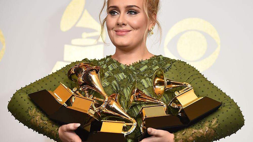 So sieht er aus, der Grammy (in den Händen von Adele)