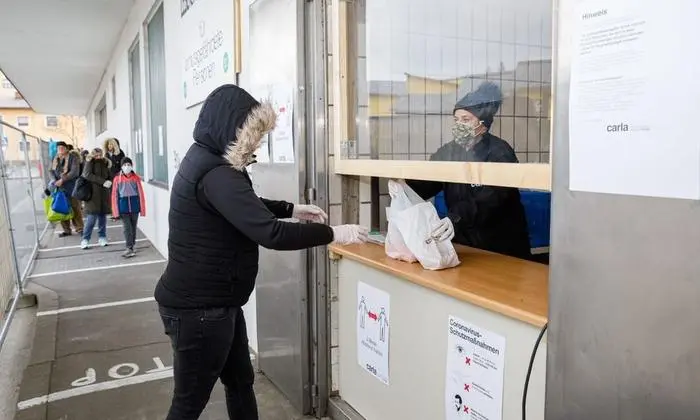 Lebensmittelausgabe für Bedürftige der Caritas