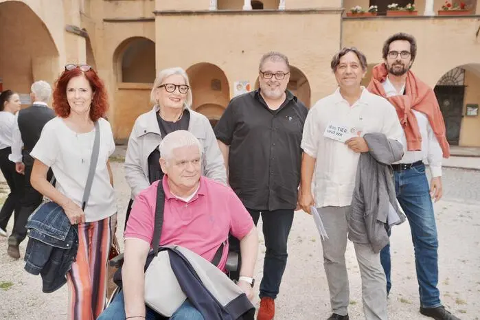 Die Kulturinitiative "millstART" lud zur Vernissage in das  Stift Millstatt. Die Ausstellung läuft unter dem Motto „Das Tier und wir“