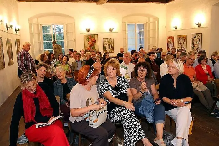 Dafür gab es im voll besetzten Rittersaal tosenden Applaus.