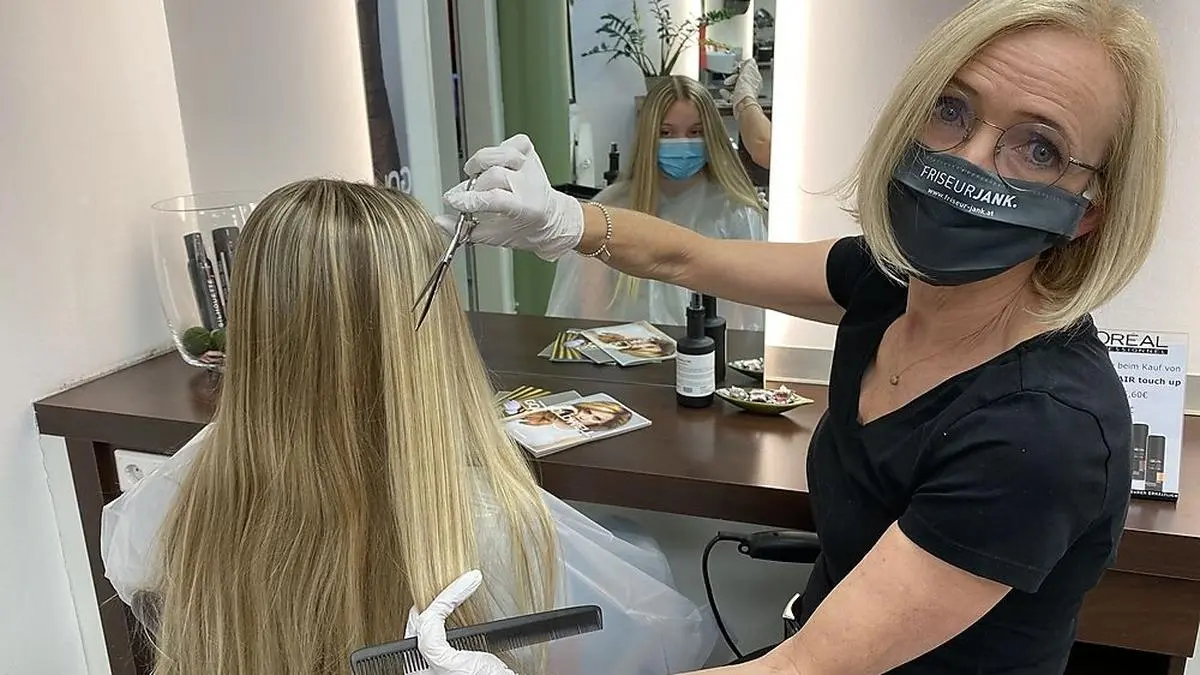Kunden und Friseure müssen seit 2. Mai Masken tragen
