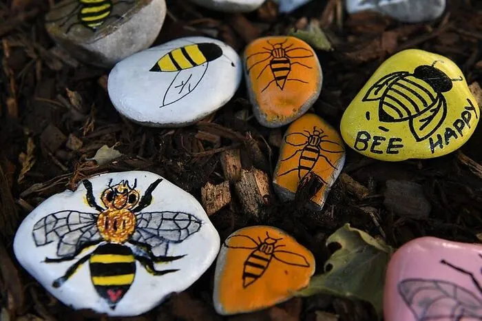 Bienen als Symbol der Hoffnung: Weitere Fotos vom Gedenktag der Tragödie......