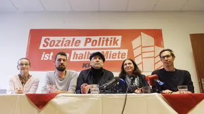 Archivbild von 2023: Die KPÖ-Spitzenkandidaten für die Nationalratswahl Bettina Prochaska und Tobias Schweiger mit dem Bundesvorsitzenden Günther Hopfgartner,  Bürgermeisterin Elke Kahr und Kay-Michael Dankl aus  Salzburg 