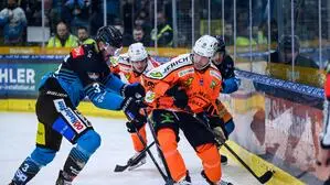 Lukas Kainz und die 99ers feierten den Sieg in Linz und den Gewinn des Grunddurchgangs