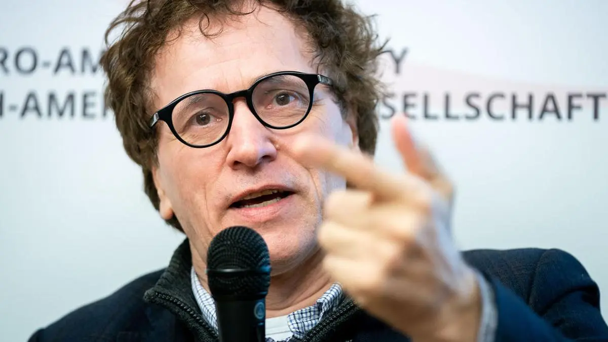 Josef Penninger ist Forscher von Weltruhm. Bereits vor 15 Jahren hat er einen Wirkstoff gegen Coronaviren entwickelt, der nun getestet wird 	