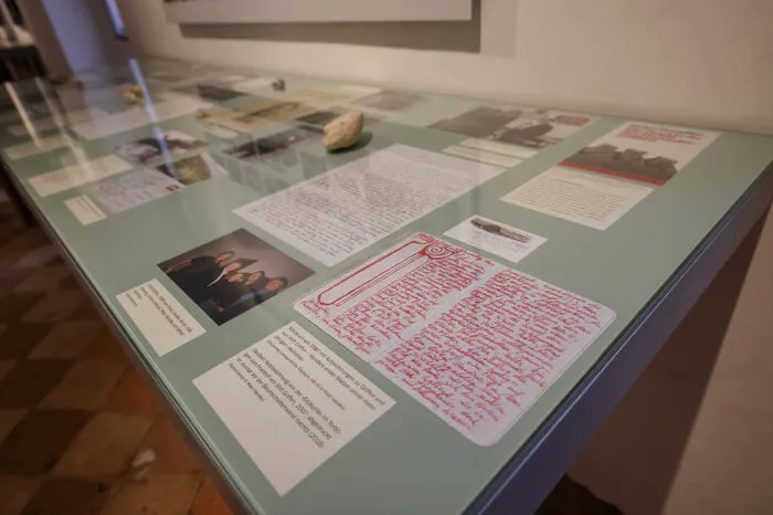 Handke-Ausstellung. Dem Literaturnobelpreisträger Peter Handke ist in seinem Geburtsort Griffen im dortigen Stift eine Dauerausstellung gewidmet. Die täglich außer montags geöffnete Ausstellung widmet sich seinem Leben und seinen Spuren im Ort. Der Eintritt ist frei, das Museum ist von 9 bis 19 Uhr geöffnet.
