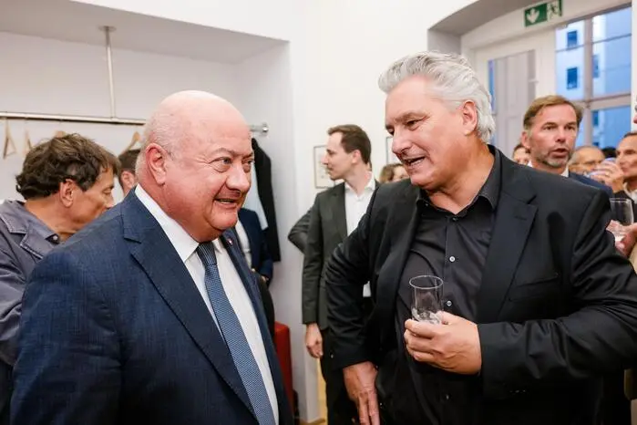 Bundeskanzler Christian Stocker und Kleine-Zeitung-Herausgeber Hubert Patterer im Gespräch
