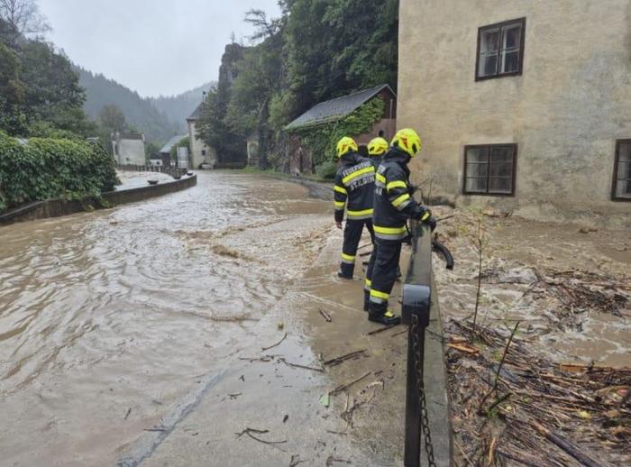 Die Feuerwehren sind im Dauereinsatz