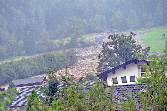 Klicken Sie sich durch die dramatischen Bilder aus Afritz.