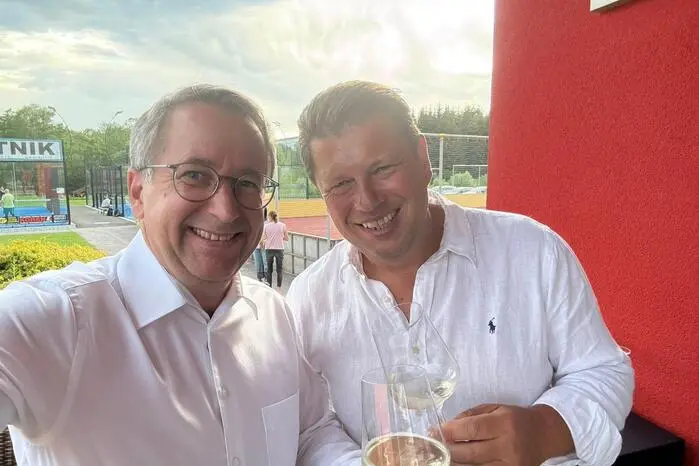 Den unterhaltsamen Abend ließen sich auch Bürgermeister Johannes Schmid und sein Vorgänger Engelbert Köppel nicht entgehen.
