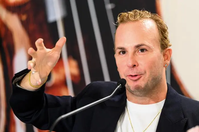 ABD0037_20251229 - WIEN - ÖSTERREICH: Dirigent Yannick Nézet-Séguin am Montag, 29. Dezember 2025, im Rahmen einer Pressekonferenz der Wiener Philharmoniker anlässlich des Neujahrkonzertes 2026 in Wien. - FOTO: APA/MAX SLOVENCIK