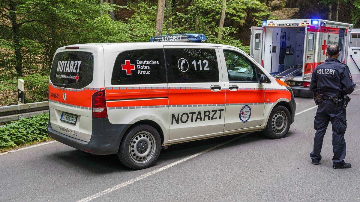 Der Rettungsdienst war unter anderem mit vier Rettungshubschraubern und zehn Rettungswägen vor Ort. (Archivbild)