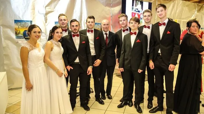 Ihren vorletzten Boxenstopp unter dem Motto "Roadtrip - 5 Jahre neben der Spur" machten die Maturantinnen und Maturanten der HTBLA Zeltweg am Samstag in der Freizeitanlage Zechner in Kobenz.