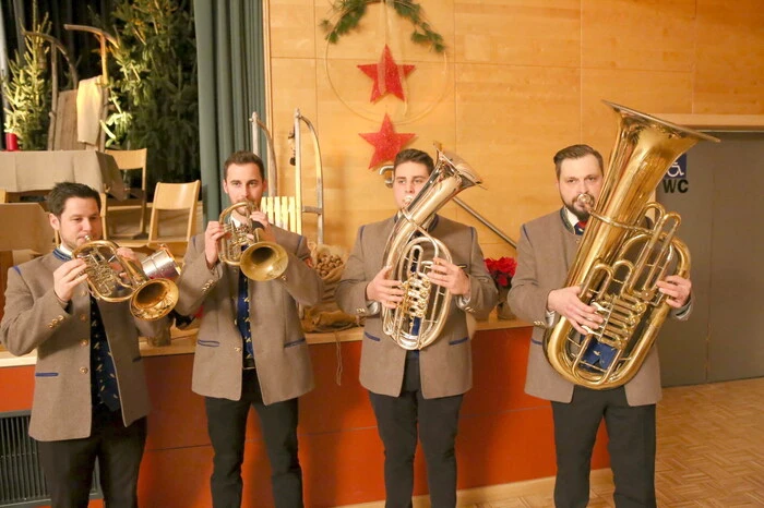 ... das Quartett „bRASSIG“ (Leitung: Christian Drobesch, rechts) ...  