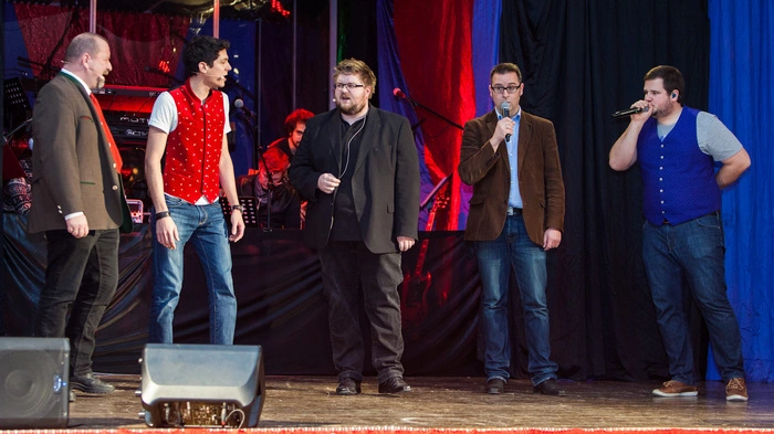 Mit dem "Gränth Opena" wird das Publikum a-capella auf die Faschingssitzung eingestimmt. 