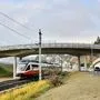 Diese Brücke ersetzt nun zwei gefährliche Bahnübersetzungen