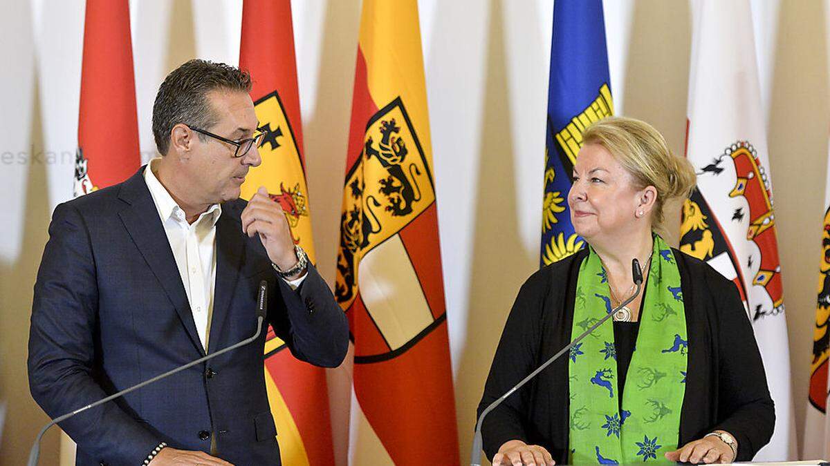 Der damalige Vizekanzler Heinz-Christian Strache mit der damaligen Gesundheitsministerin Beate Hartinger-Klein (damals beide FPÖ)