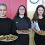 Die Schüler servierten bei der Präsentation „Brain Food“ und sprachen über gesunde Ernährung