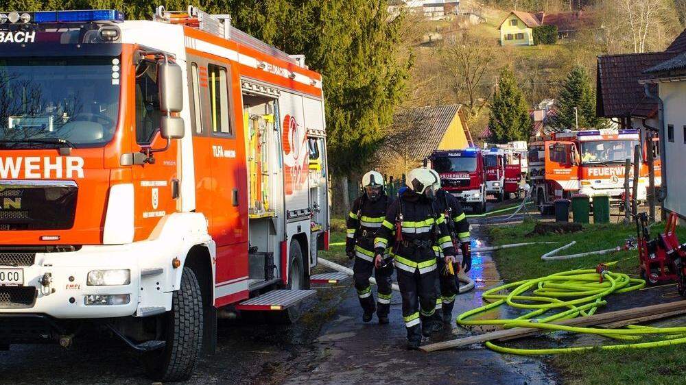 Am Samstag rückten sieben Feuerwehren nach Oberweißenbach aus, weil es in einem Hühnerstall brannte
