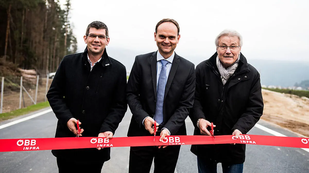 Von links: Gruber, Zwittnig und Visotschnig bei der Straßeneröffnung