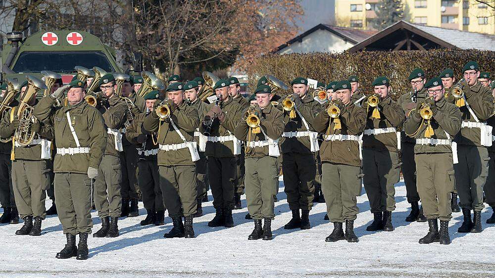 Die Militärmusik Steiermark beim Festakt in klirrender Kälte