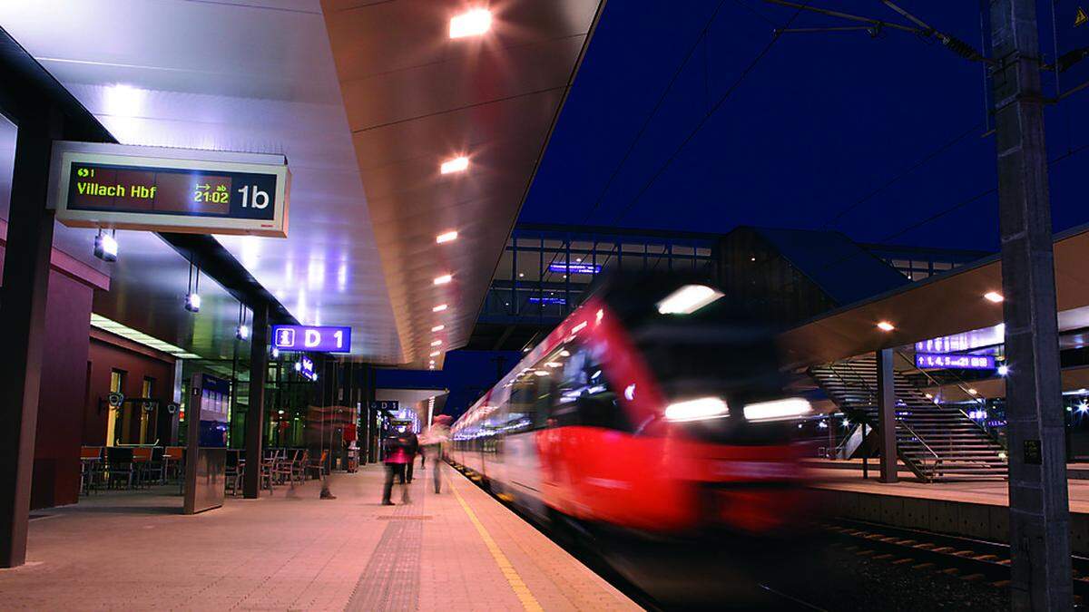 Wegen des Andrea Berg-Konzerts in Klagenfurt setzen die ÖBB mehr Züge ein. Am Hauptbahnhof Villach wird das Servicecenter bis 2.30 Uhr geöffnet sein