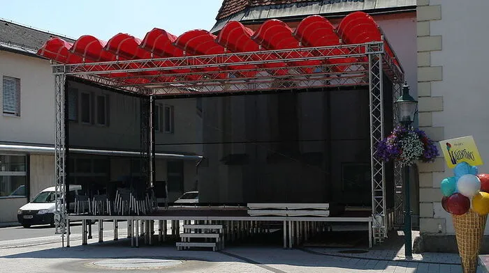 Die Bühne steht - am Samstag ist sie sicher voller