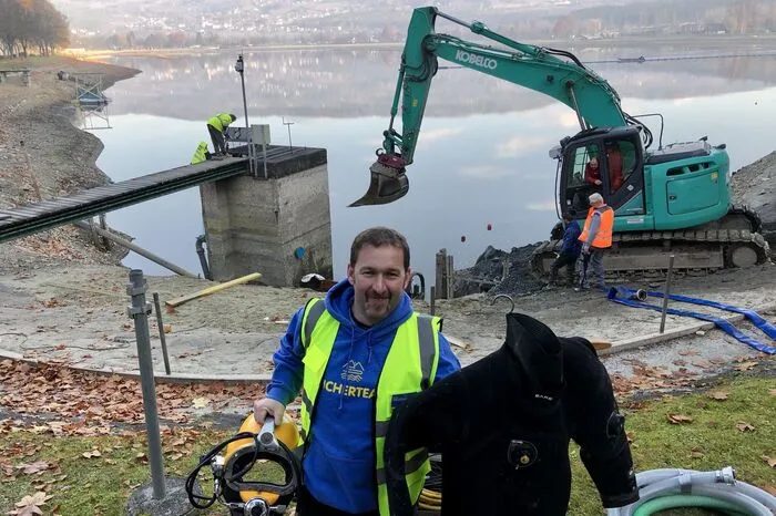 50 Kilo hat die "Rüstung" von Taucher Alexander Kindl.