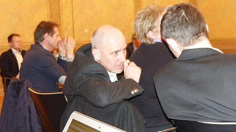 Hektische Beratung in der Gemeinderatssitzung Montagnacht zwischen Ludwig Robitschko und Michael Horvath (links)