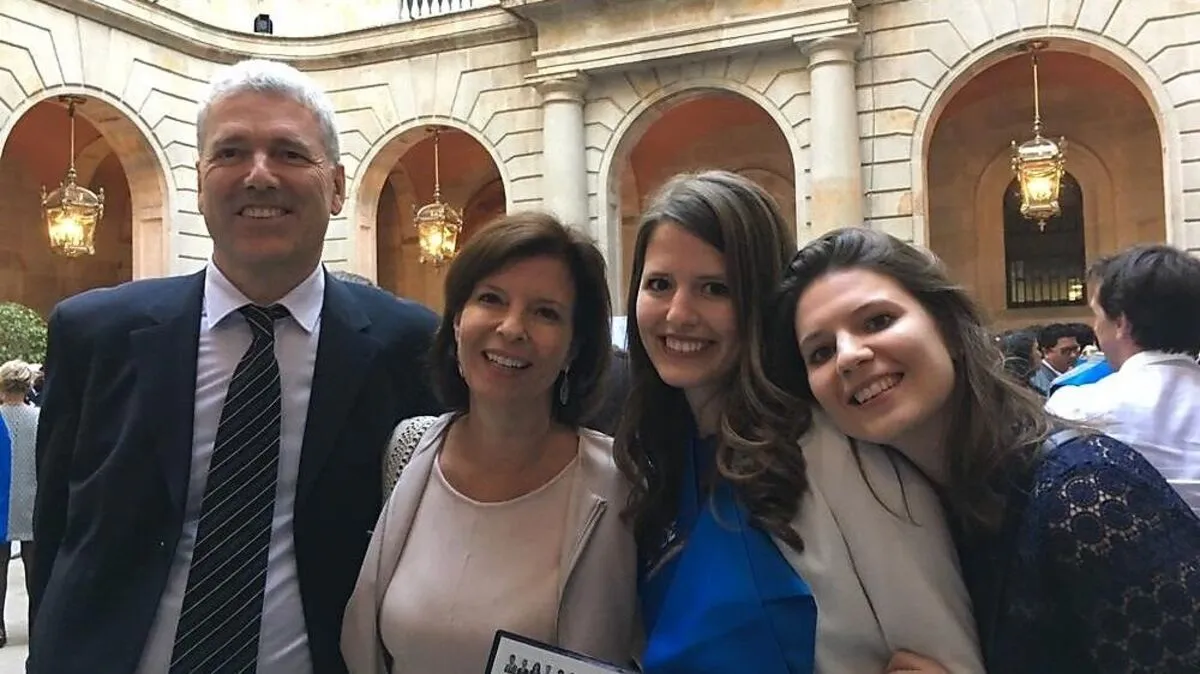 Barbara und Christian Rätzsch mit den Töchtern Alins und  Delia ch