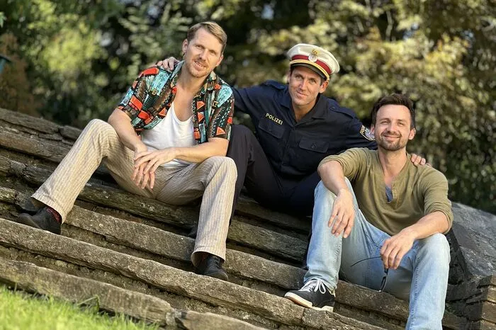 Auch ein polemischer, steirischer Dorfpolizist mit dem Namen Gustl, gespielt von Markus Perner – darf bei den Ermittlungen nicht fehlen, findet das Filmteam.