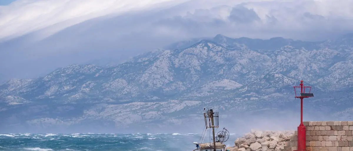 Vor allem im Velebit-Kanal weht noch starke Bora am Freitag