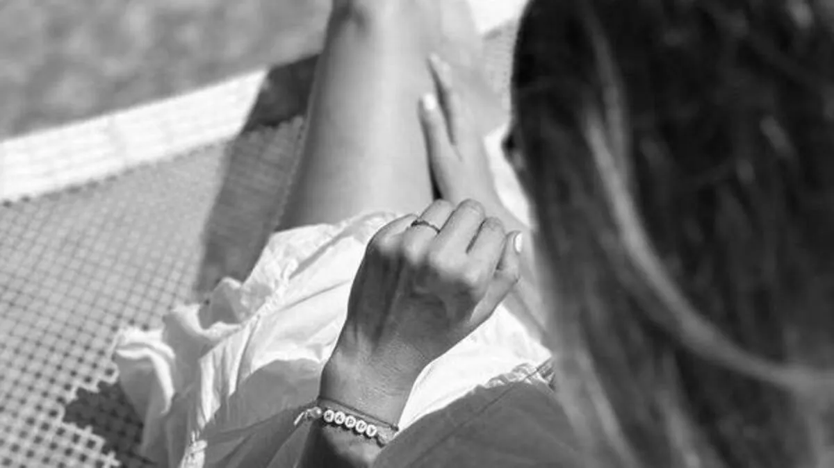 Lisa Zaff zeigt ihren Ring auf Instagram