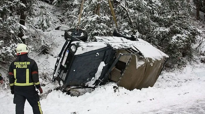 Die Feuerwehr Pöllau barg das Auto