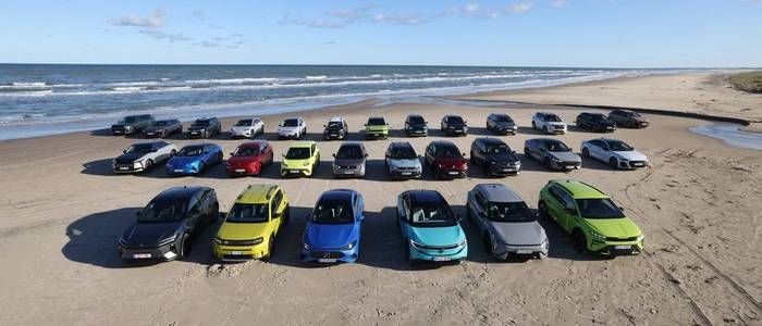 Welches Modell wird Auto des Jahres? Die Ergebnisse der ersten Testserie vermitteln einen ersten Eindruck – hier beim Foto auf den Stränden der Tannis-Bucht in Dänemark