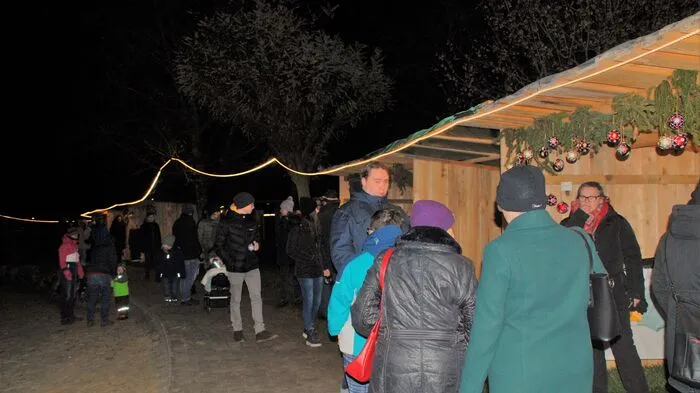 Ein süßer Duft von hausgemachten Mehlspeisen lag in der Luft, dazu gab es Glühwein, Punsch, Tee oder Honigwein rund um den Badesee in Sinabelkirchen bei "Advent am See".