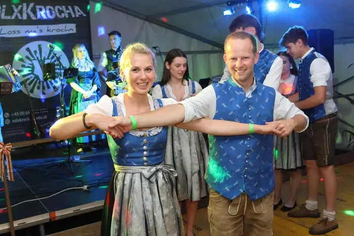 Großen Applaus gab es für die Auftänze der Landjugendgruppen Reichenfels und Diex (Foto) sowie für die mit Spannung erwartete Mitternachtseinlage der LJ Eberstein, die das Publikum begeisterte. Ob bei den Thementheken, beim Glücksrad oder in geselliger Runde – überall war die Freude am gemeinsamen Feiern spürbar.