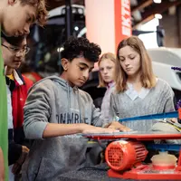 Interessierte Jugendliche finden auf der BeSt Kärntens höhere technische Lehranstalten und können sich beraten lassen